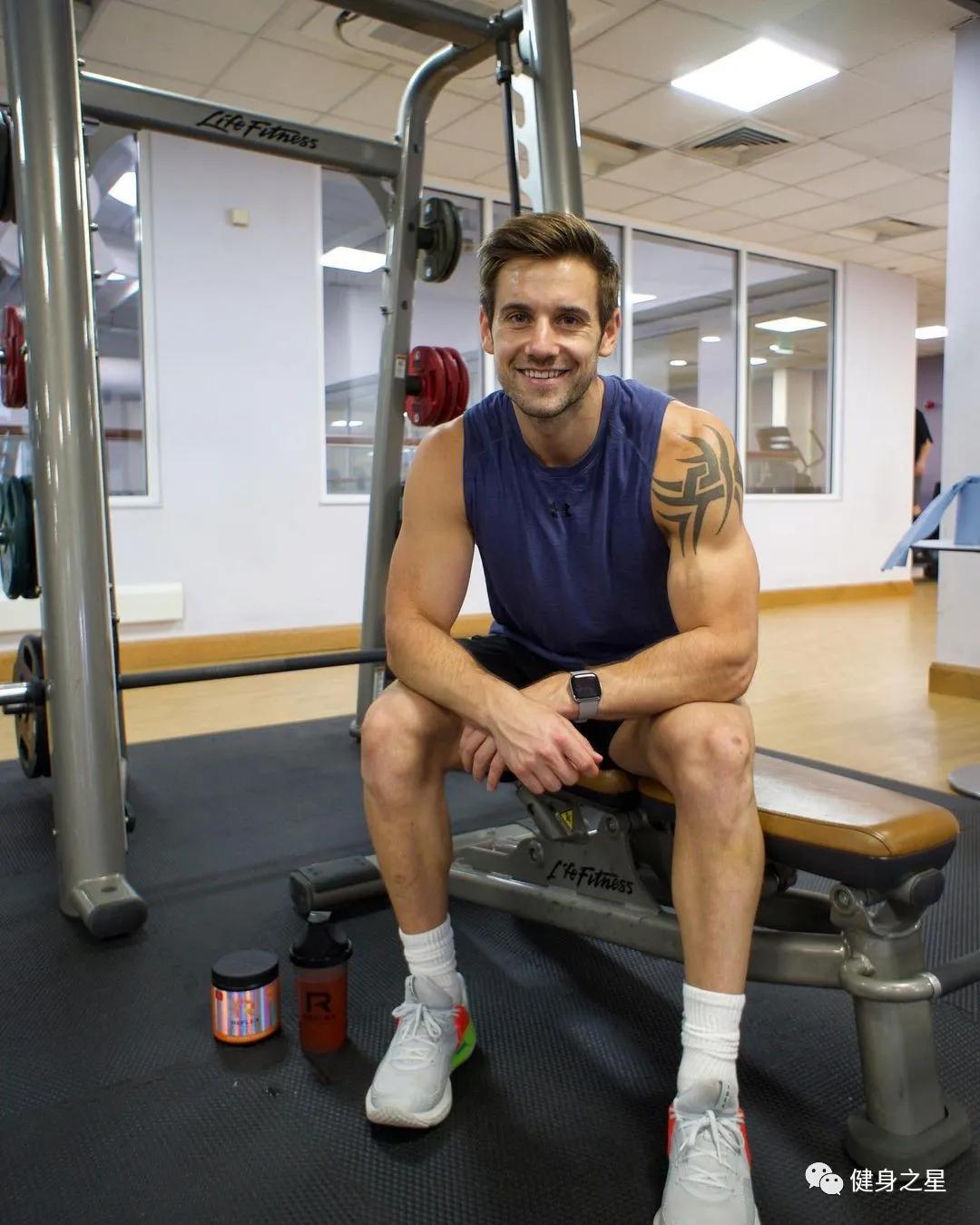 神似top的腹肌男,酷似海王的男模