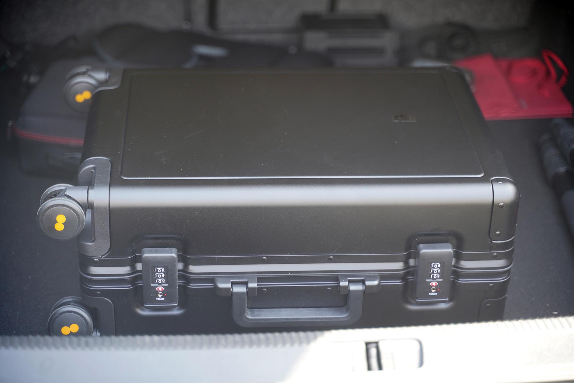 地平线8铝镁合金拉杆箱,地平线拉杆箱和elle拉杆箱哪个好