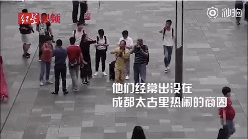 *朝特天**色的时尚街拍，你怎么看这种风尚？