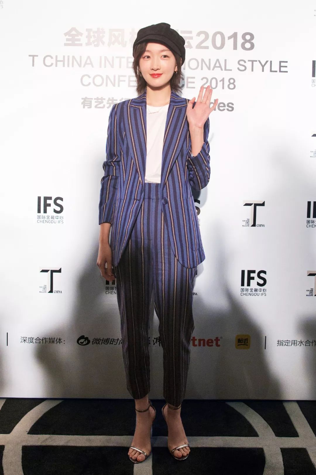 周冬雨变美女,周冬雨变好看了