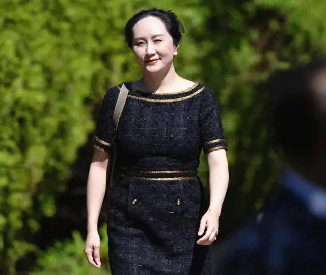 孟晚舟出席活动穿搭,孟晚舟时尚穿衣