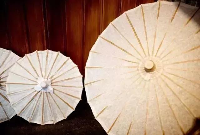 美丽的油纸伞江南水乡独特的风韵,撑一把油纸伞感受一种朦胧的美