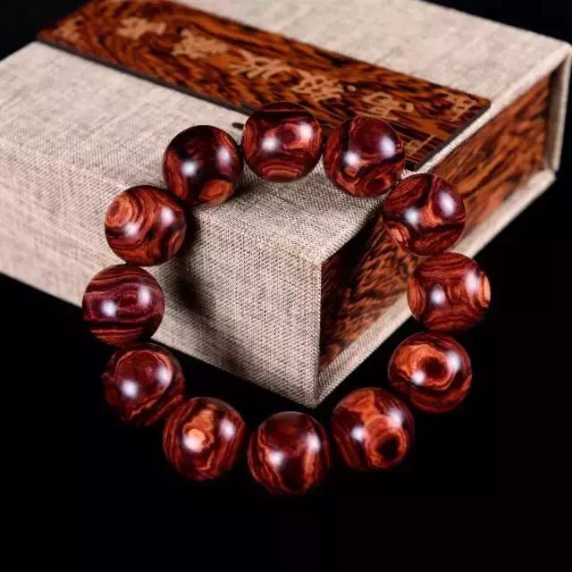 玛瑙手串十大灵性手串排名,木质手串排名黑檀手串