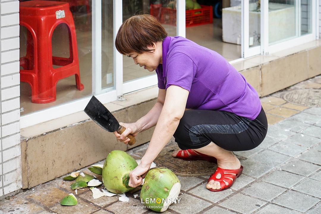 藏在水库的“阿姨街”,人均20块胖成猪