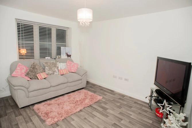 英国女富二代8000万豪宅,三年不喝饮料