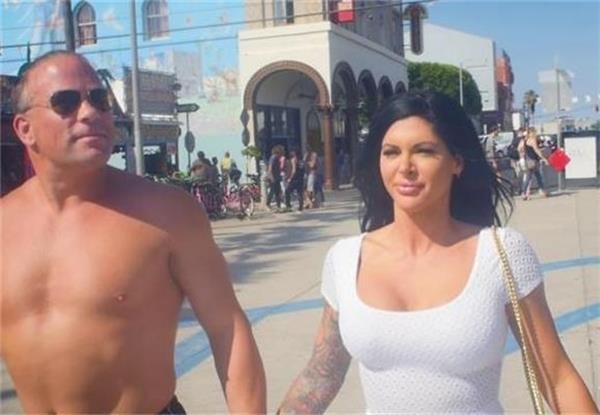 wwe高柏被巴蒂斯塔打,战神高柏和野兽巴蒂斯塔谁更厉害