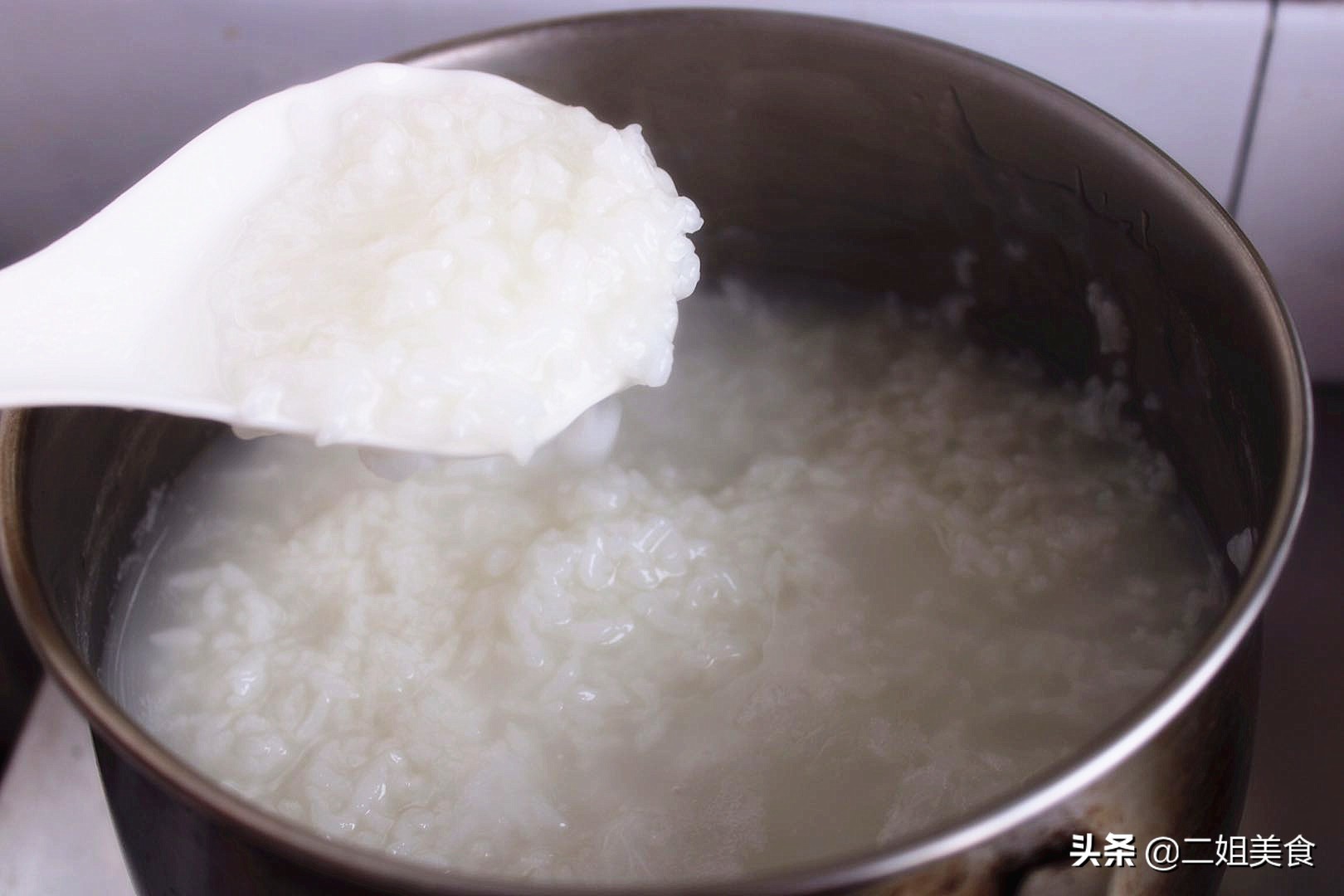 怎样煮大米粥又快又好,电饭锅大米粥怎么煮又滑又粘稠