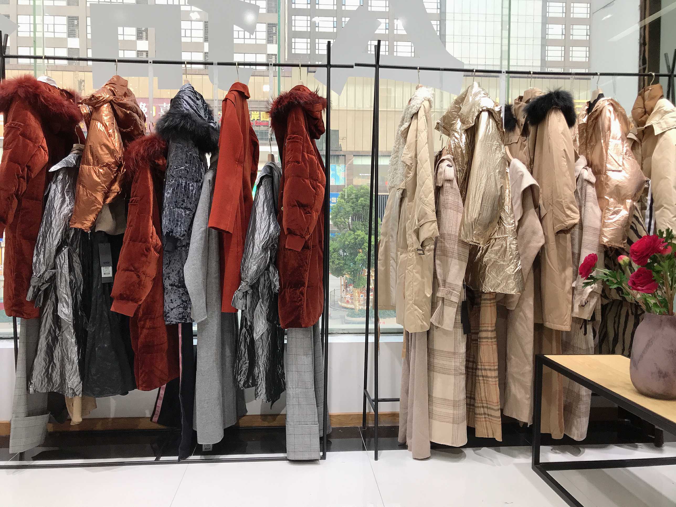 品牌折扣女装店有哪些,品牌折扣女装为什么便宜