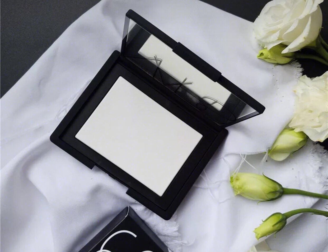 夏季粉饼和散粉哪个定妆好,夏季用什么散粉定妆好