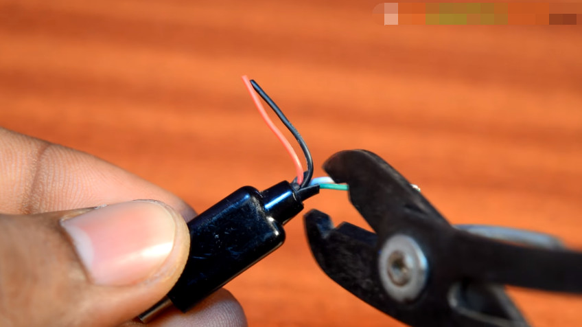 不破坏数据线插头怎么修复数据线,数据线充电线太乱太多怎么存放