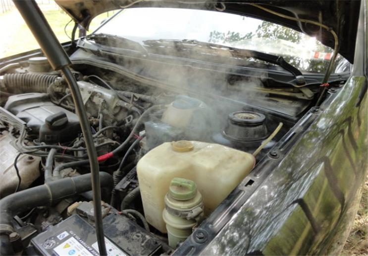 汽车水箱漏水开锅怎么处理,汽车水箱轻微堵塞怎么检查