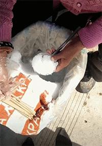 买了个保温杯，结果里面塞满了口红，这是买到假货了？