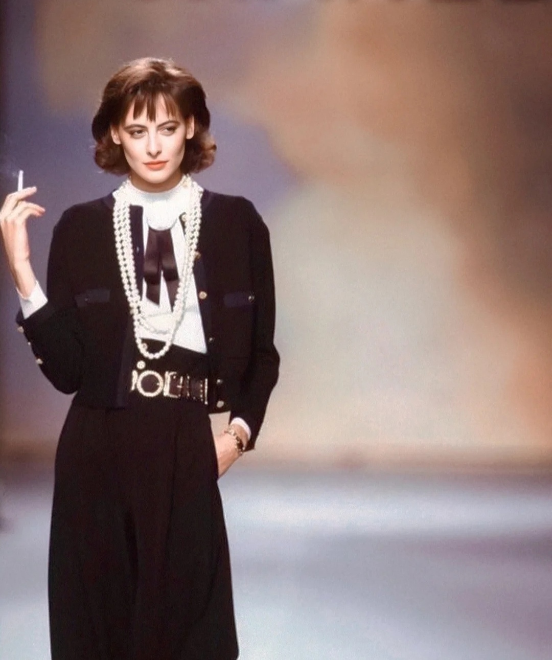 法国女性为什么那么多风情,法国女人的穿衣品味特点