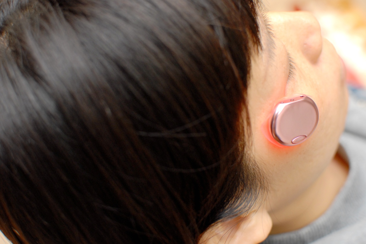 28倍冷光嫩肤，轻松抚走鱼尾纹：小米有品小光仙眼纹抚纹仪