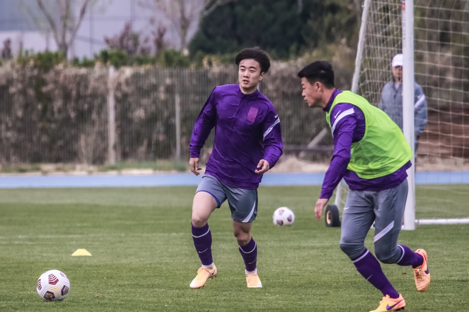 昔日U23政策第一人如今无球可踢，球队重组残阵参赛也不给他报名