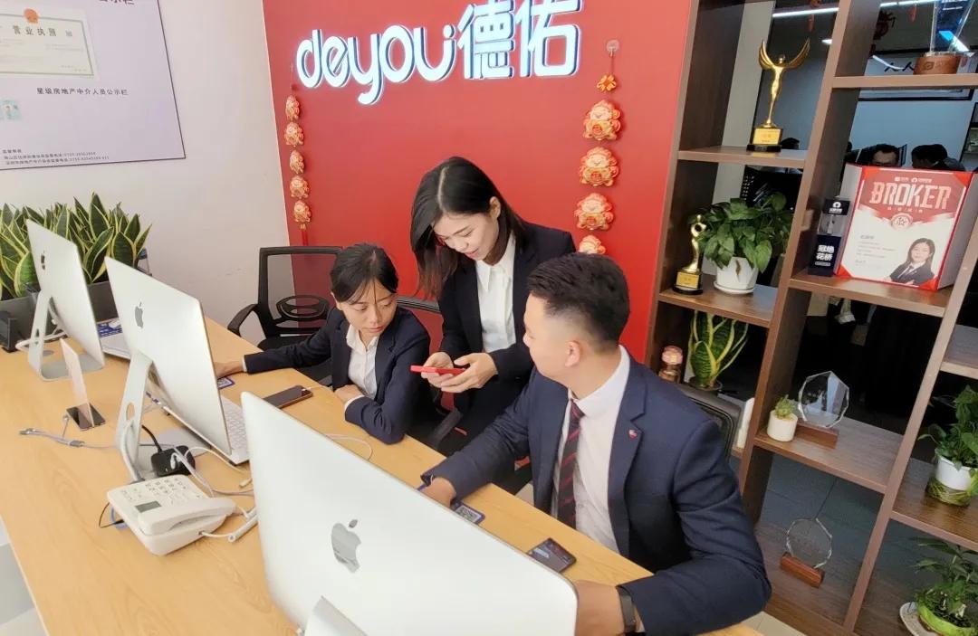 从CA到店东，她带领团队勇夺A+门店，线上成交量稳居第一