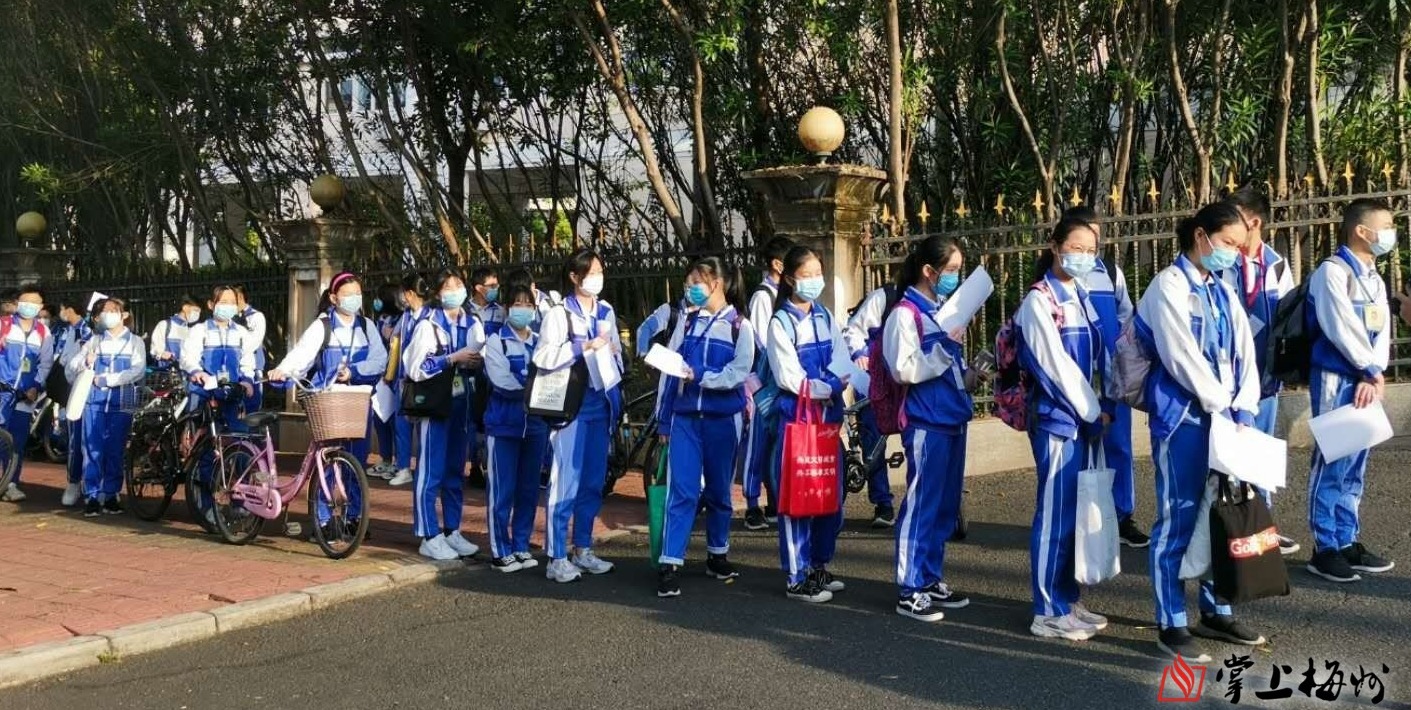 久违的“开学大片”奉上！春风十里，不如校园有你！