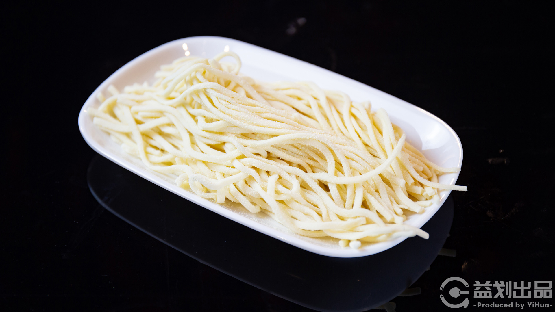 呼市旋转火锅烧烤一体餐厅,呼市吃烤肉推荐餐厅有哪些