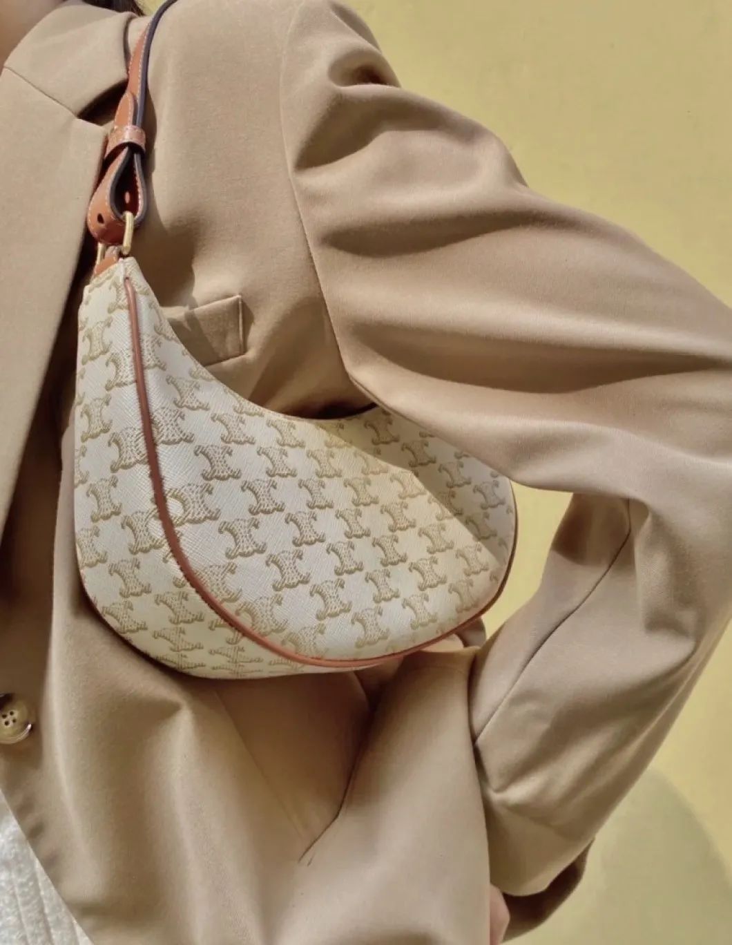 复古辣妹腋下包小众质感新月包,意大利腋下包推荐小众高级款