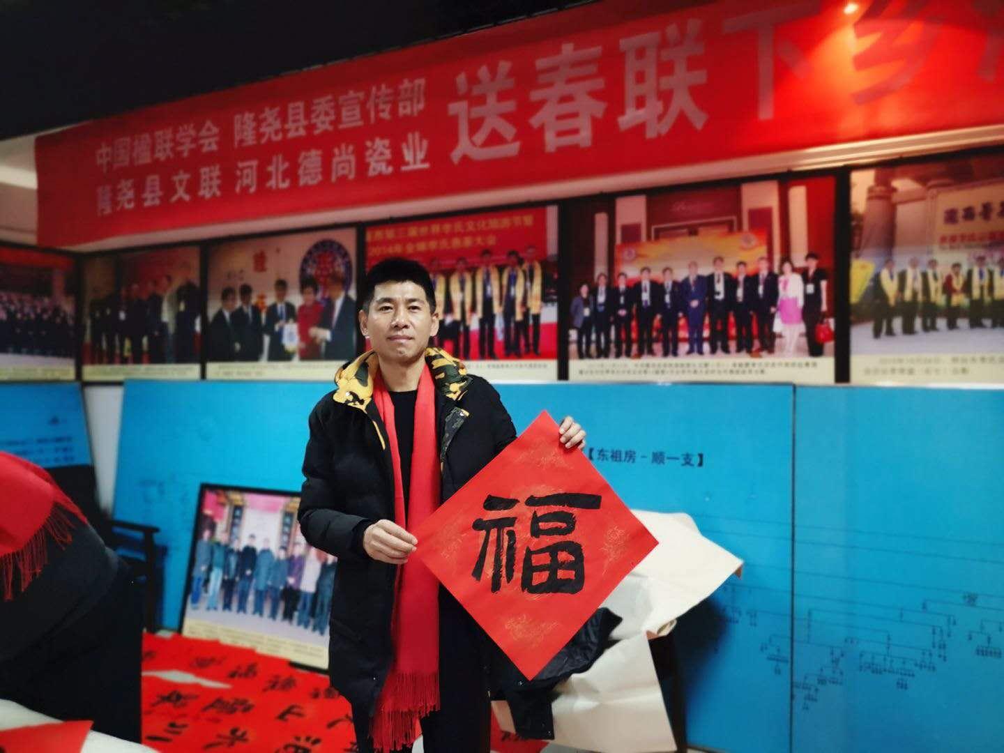 野草诗社理事会向全体诗友和关心、支持诗社的社会各界朋友拜年！