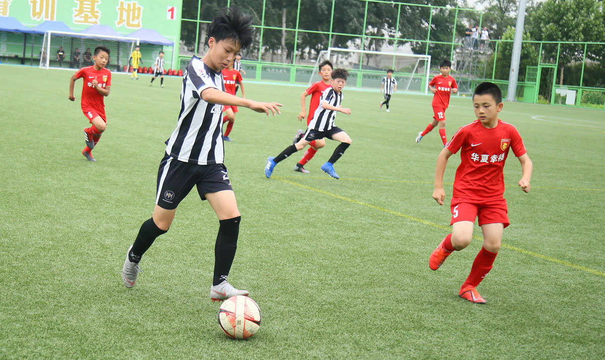 中韩国际青少年足球交流训练营,中韩足球青训比赛