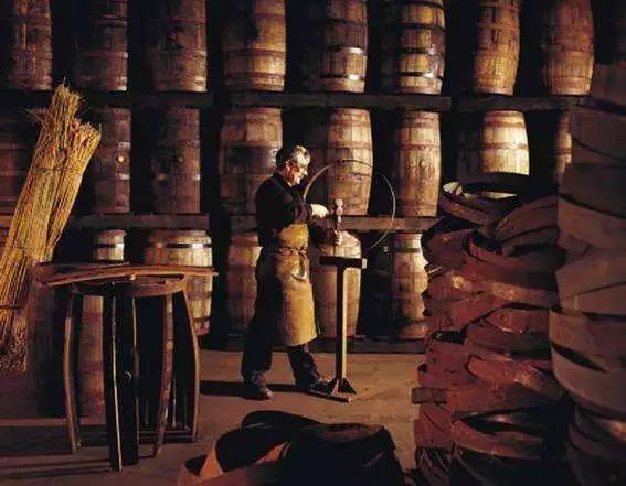 威士忌vs白兰地,威士忌和白兰地哪个更受欢迎