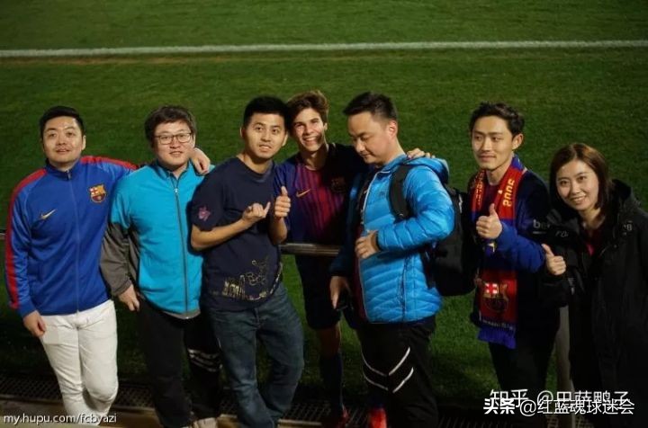 分享如何甘伯城蹲巴萨球员