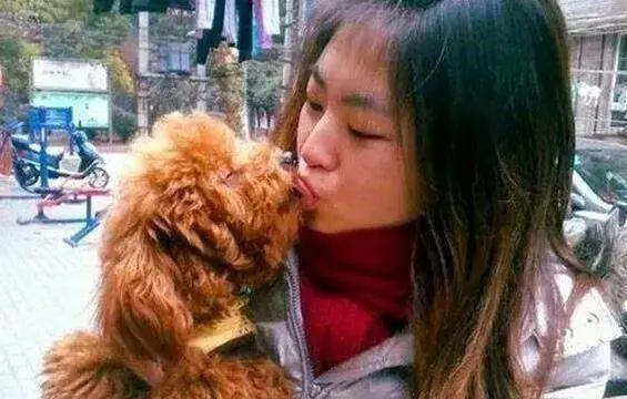 狗狗喜欢舔人，但是舔这6个地方，其实是有话跟你说