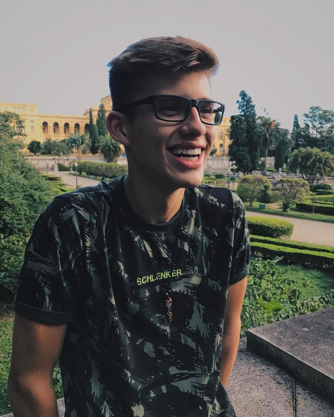 巴西小伙年轻时视频,巴西小男孩帅气