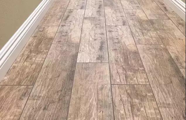 客厅贴什么瓷砖好上档次,客厅铺哪种瓷砖好看实用又实惠