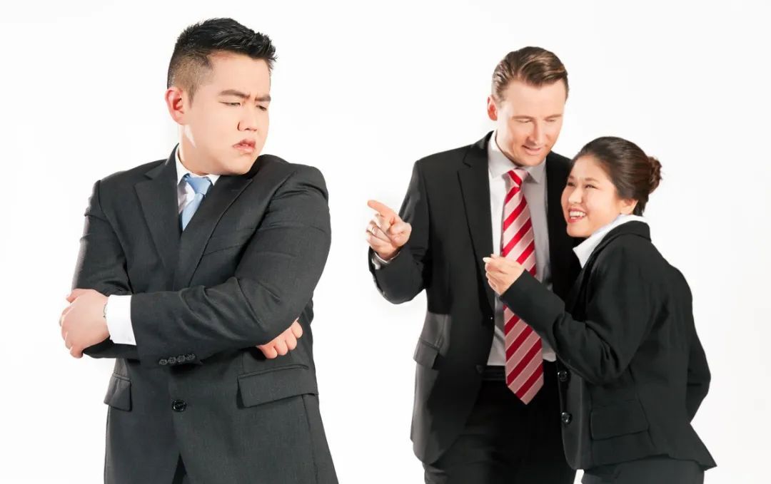 怎么面对同事对你的指责,同事对你的调侃怎么处理