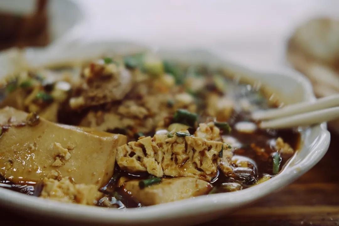 每顿人均20块，坐高铁来这座浙西小县城吃个过瘾