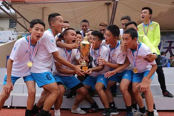 怀揣中国足球梦汗洒校园绿荫场——西昌市第九届中小学生足球赛圆满收官