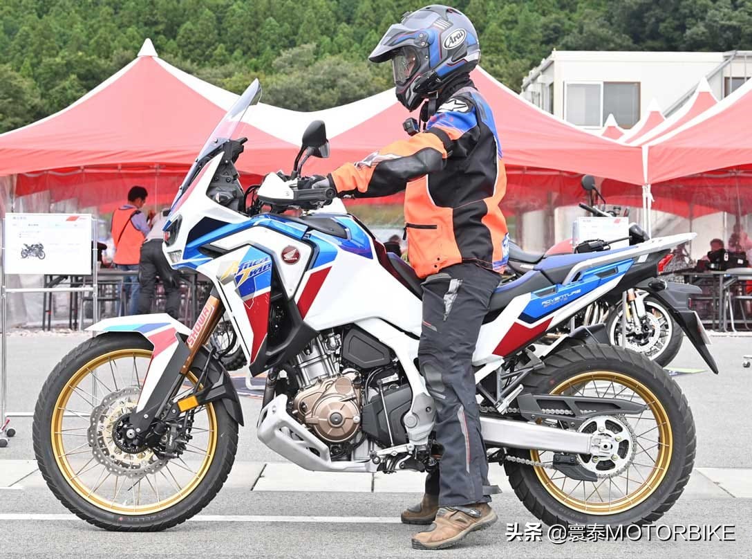 还在抱怨探险车座高太高？SHOWA电控悬吊给您带来了福音