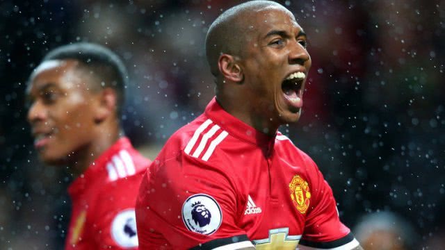 足球上的尴尬进球,足球那些奇葩场面