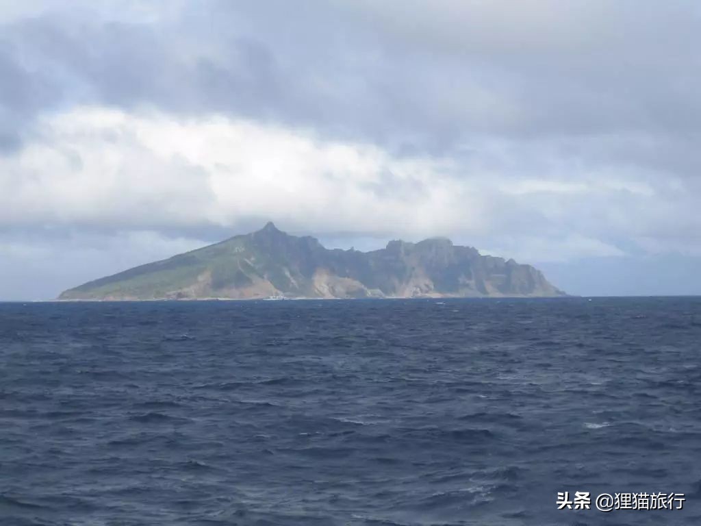 *鱼岛钓**有“花鸟岛”之称，这里是东海的鱼库、油库，主要有8个岛