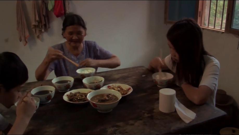 孩子对父母太冷漠,孩子越对她好越不尊重你