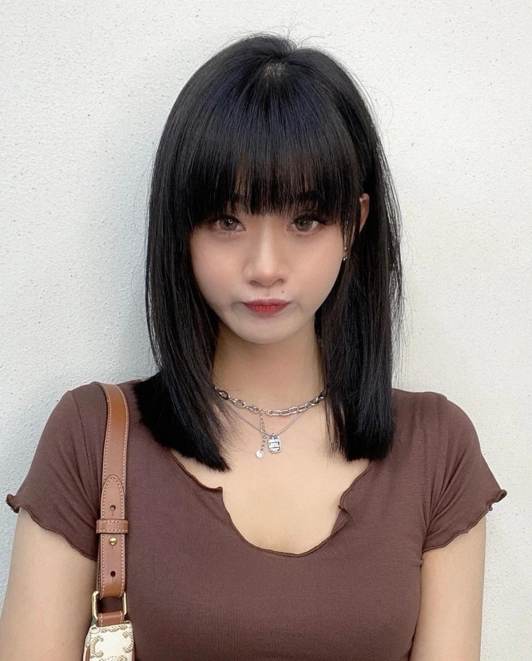 换了一个显脸大的新发型,脸小发型女2021流行发型