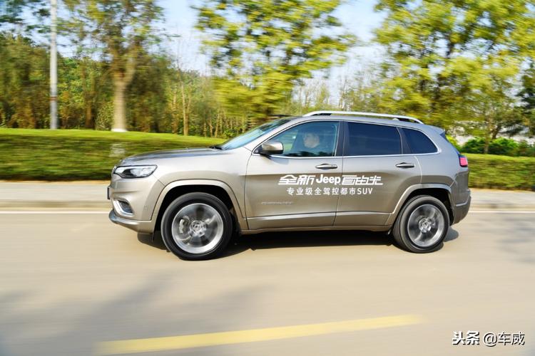 jeep自由光2.0l动力,全新的jeep自由光首要任务