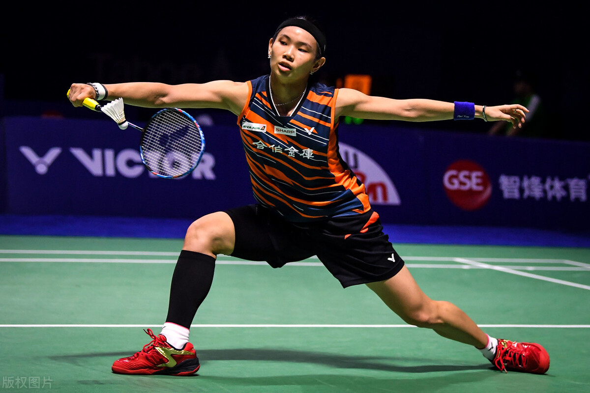 羽毛球单打发球规则常识,羽毛球正手提拉教学