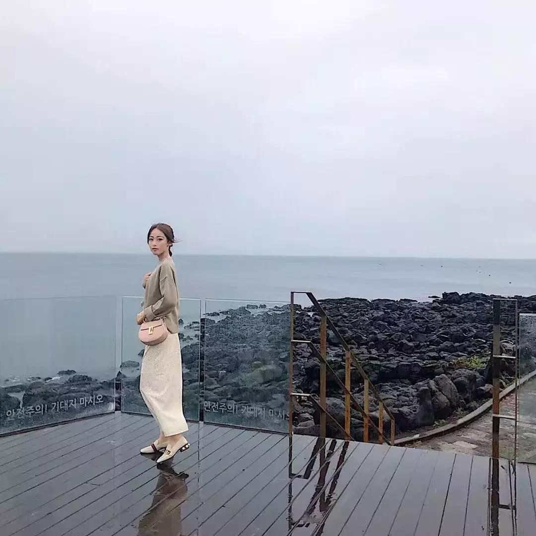 一年买三个奢侈品包包好吗,买过最后悔的大牌包包是什么