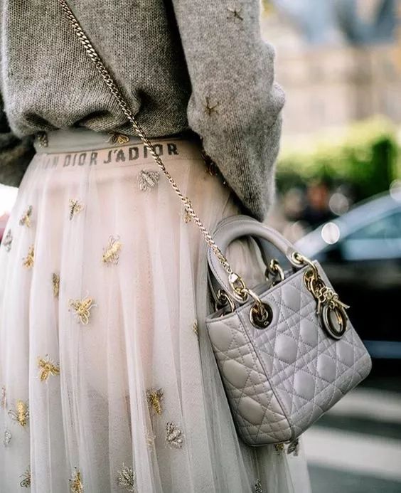 女人一定要有个好包吗,为什么女人只需要一个拥抱