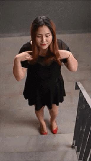 胖女孩这样穿搭也能拍美照