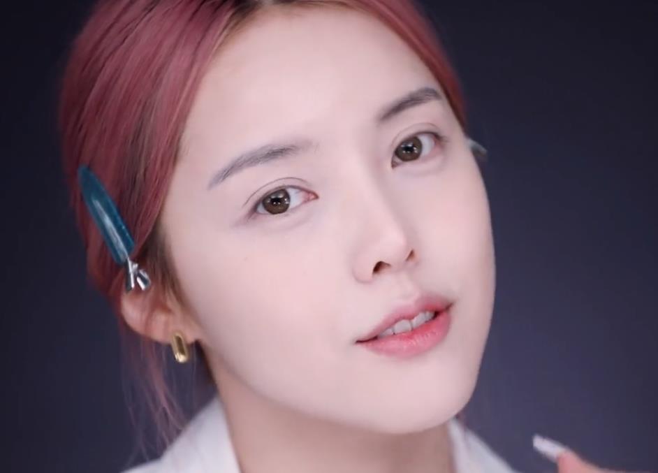 出门尽量化淡妆的方法,女人淡妆的正确化妆方法