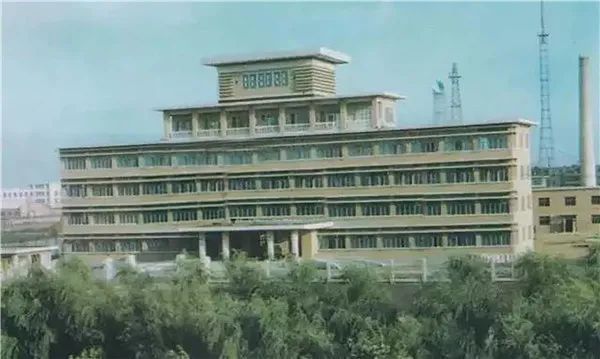 记忆中的家乡早已变了模样,家乡已不再是记忆中的模样