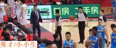 广厦2个违体犯规,单场5犯规