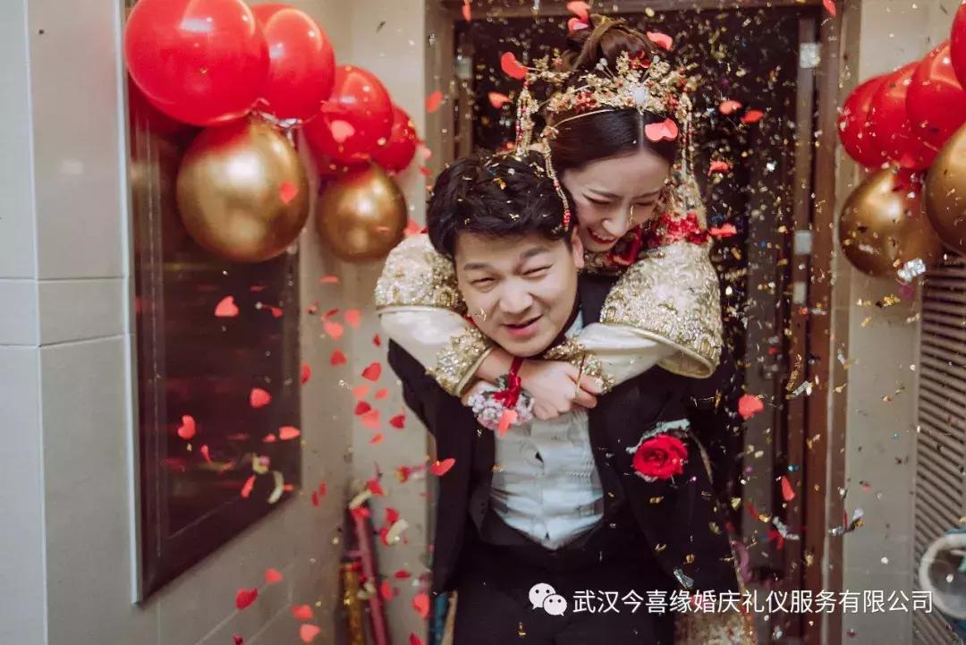 何超盈过大礼什么意思,何猷君晒姐姐何超盈过大礼仪式照