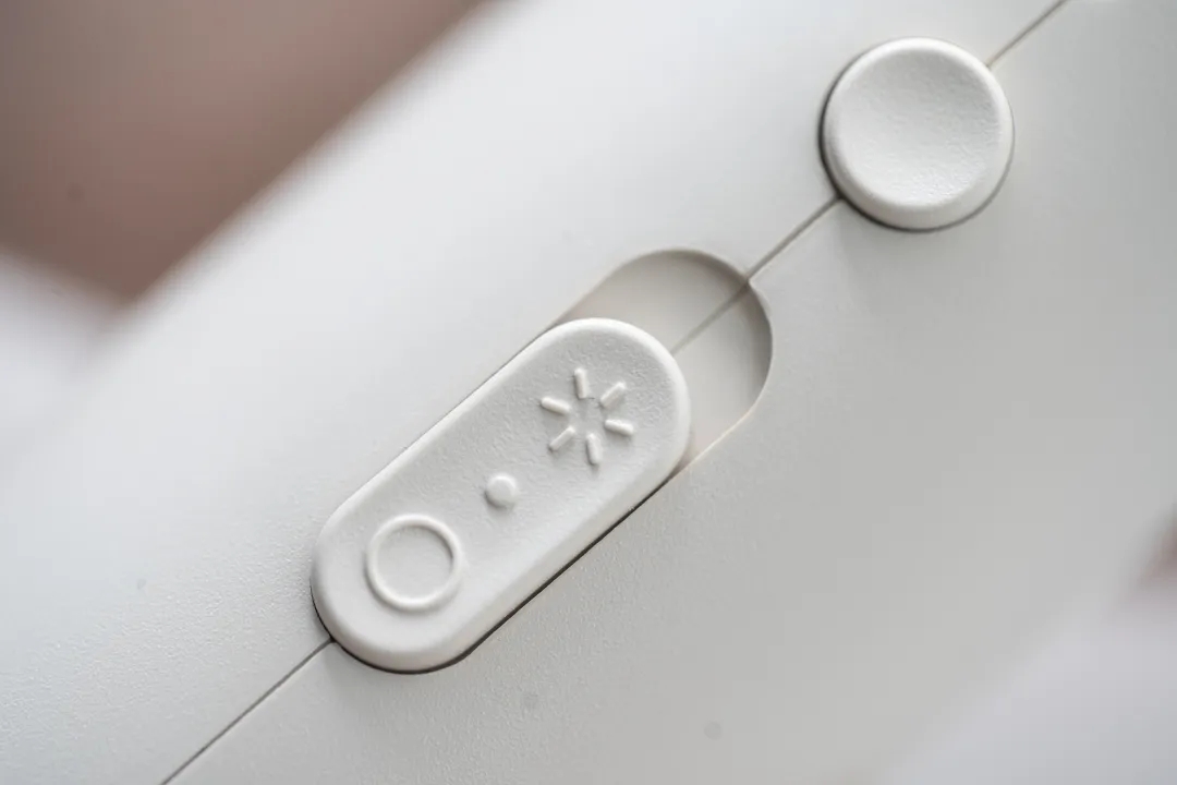 烦人的蚊子被自动引诱过来，“啪啪啪”轻松捕杀，这杀器太爽了！