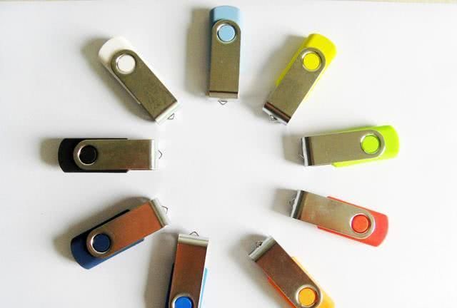 3.0usb接口能插2.0的u盘吗,u盘能直接插usb接口上吗