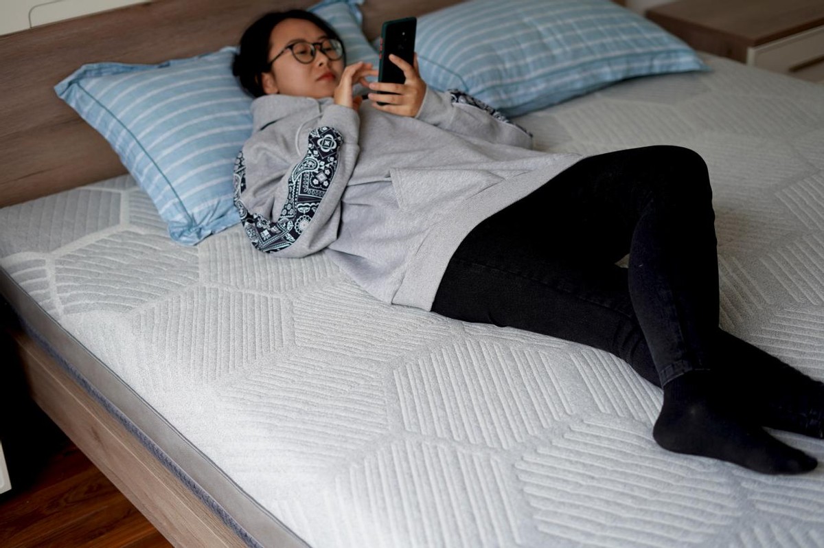 米粉亲自来验货售价两千多的8H金刚护脊乳胶床垫到底值不值